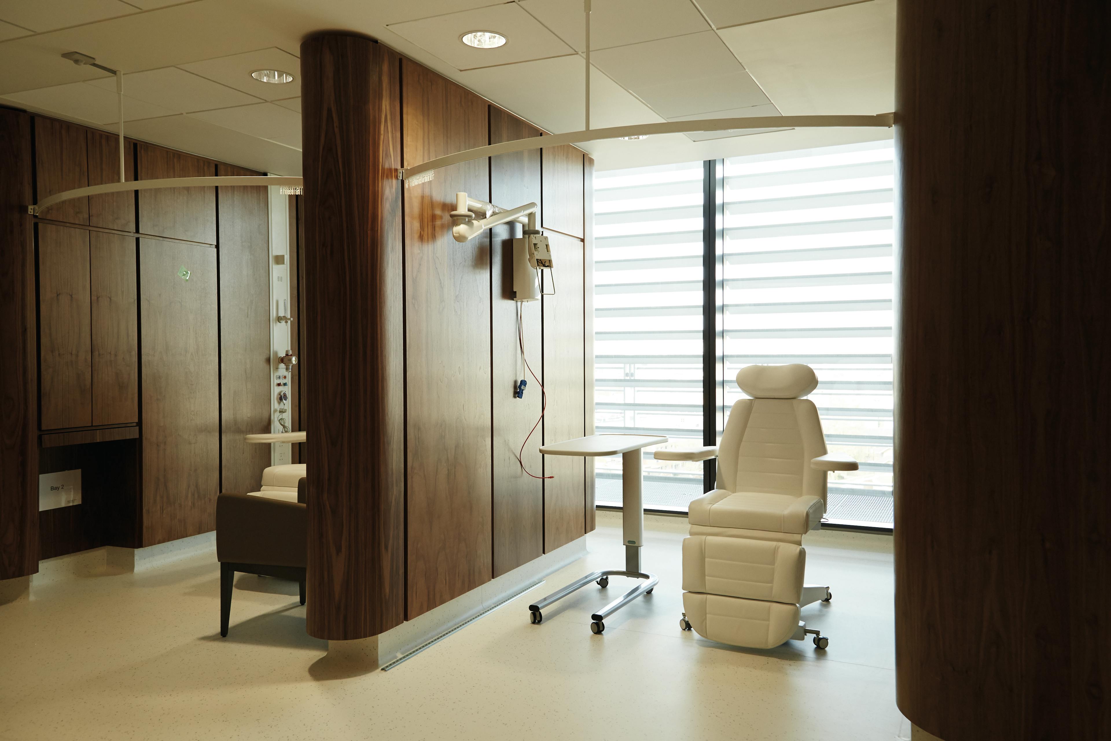 building_1_interior_chemotherapy_chair_09_2017_Guys